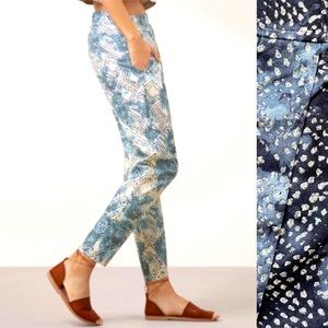 Aritzia Community XS Silk Pleated Pant